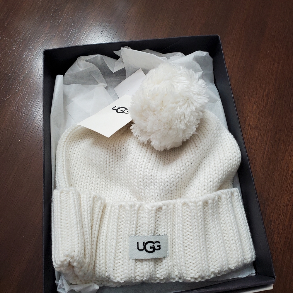 Ugg Beanie with Pom-white - Picture 1 of 3